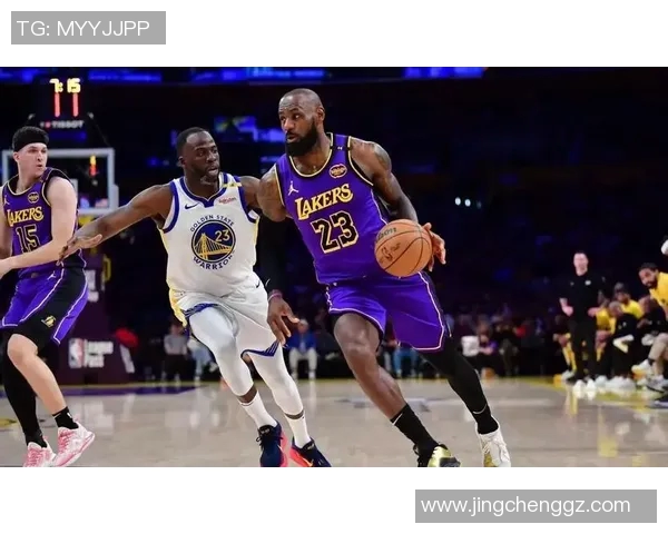 湖人勇士激战回顾赛季巅峰对决的精彩瞬间与战术分析 湖人勇士激战回顾赛季巅峰对决的精彩瞬间与战术分析